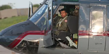 El Salvador recibe dos helicópteros de Estados Unidos para apoyar su misión en Haití