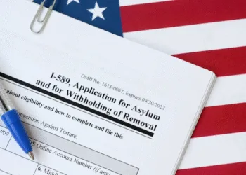 Emigración, Leyes y Justicia