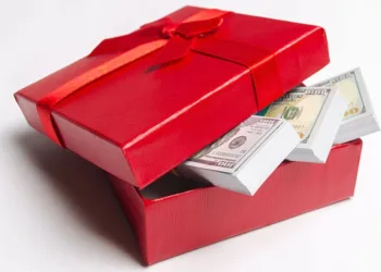 El Salvador busca hacer permanente el adelanto del pago de pensiones navideñas