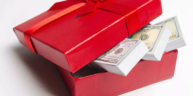 El Salvador busca hacer permanente el adelanto del pago de pensiones navideñas