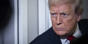 Una nueva advertencia: Trump declara “cerrado” el espacio aéreo de Venezuela y refuerza el cerco militar en el Caribe