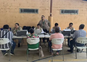 Guatemala otorga protección humanitaria a 97 mexicanos desplazados por la violencia