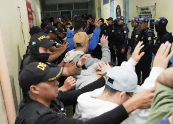 Guatemala trabaja con el FBI en la búsqueda de 16 pandilleros fugados
