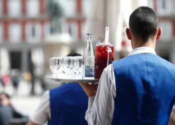 Sin migrantes, no hay relevo laboral: España advierte un fuerte déficit de trabajadores en la próxima década