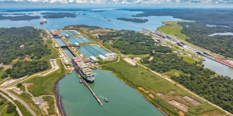 Canal de Panamá proyecta crecer 25 % en ingresos con nuevas terminales y un corredor energético interoceánico