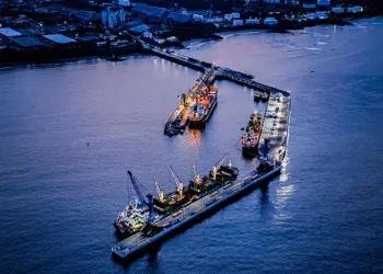 Empresarios guatemaltecos migran al puerto de Acajutla en El Salvador por la congestión crítica en Puerto Quetzal