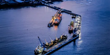 Empresarios guatemaltecos migran al puerto de Acajutla en El Salvador por la congestión crítica en Puerto Quetzal