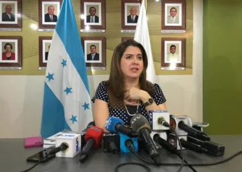 Consejera del CNE de Honduras denuncia persecución política tras acción judicial de la PGR