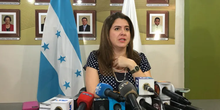 Consejera del CNE de Honduras denuncia persecución política tras acción judicial de la PGR