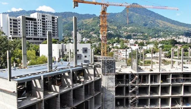 Demanda de cemento en El Salvador crece 22 % impulsada por auge de la construcción