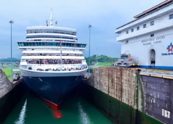 Panamá acelera su recuperación económica con un crecimiento de 4.2 % impulsado por transporte y turismo