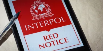 803 salvadoreños tienen difusión roja activa de Interpol por delitos graves