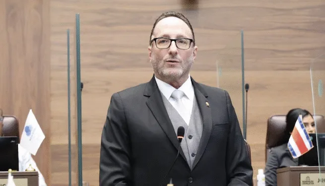 Candidato costarricense defiende propuesta de retomar lazos con Taiwán y dice que China no puede imponer cómo pensar