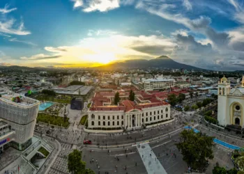 Economía salvadoreña registra su mayor crecimiento en casi cuatro años y avanza 5.1% en el tercer trimestre de 2025