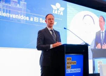 El transporte aéreo ya aporta el 4.4 % del PIB de El Salvador y sostiene más de 118,000 empleos