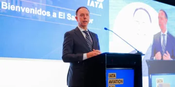 El transporte aéreo ya aporta el 4.4 % del PIB de El Salvador y sostiene más de 118,000 empleos