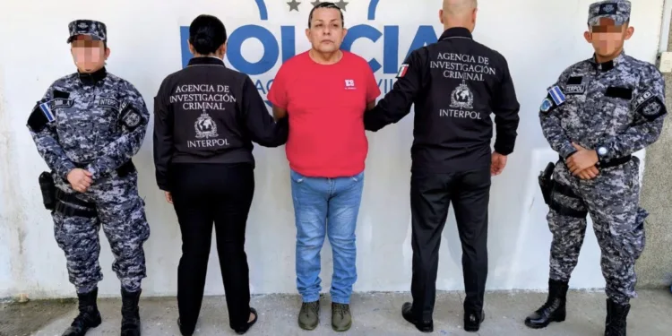 Ministro de Seguridad de El Salvador confirma la extradición a México de presunto secuestrador
