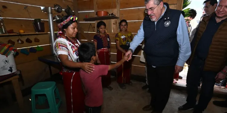 Guatemala declara a Chajul y San Juan Cotzal como municipios libres de pisos de tierra