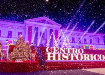 El popular Centro Histórico de San Salvador se convierte en una enorme Villa Navideña