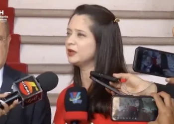 Diputada oficialista de Honduras pone su curul a disposición de Libre y Mel Zelaya