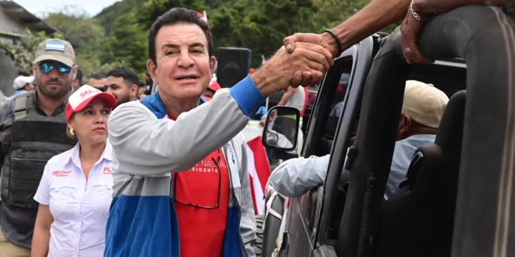 Honduras: Salvador Nasralla enfrenta presión interna y externa en medio del drama del escrutinio que no le favorece