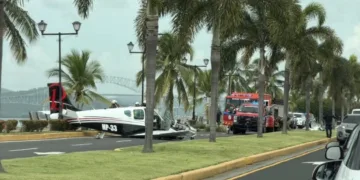 Avioneta accidentada en Ciudad de Panamá deja cuatro heridos y provoca alarma