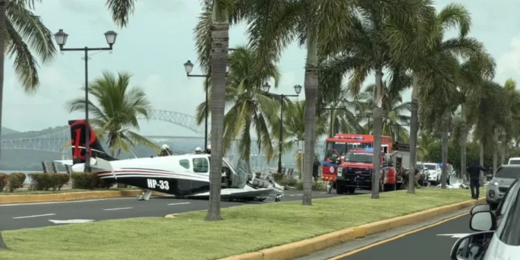Avioneta accidentada en Ciudad de Panamá deja cuatro heridos y provoca alarma