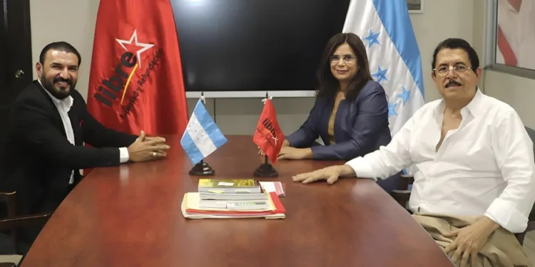 Honduras: Diputado leal a Manuel Zelaya lo acusa de controlar el partido y frenar la democracia interna