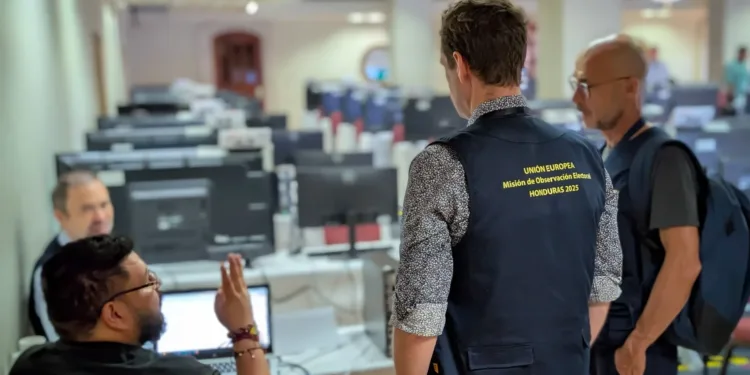 Unión Europea reafirma apoyo al proceso electoral en Honduras y pide respetar el recuento de votos