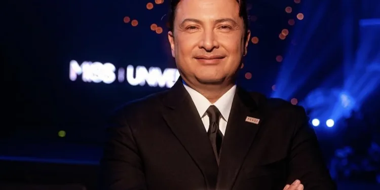 Guatemalteco Mario Búcaro deja dirección de Miss Universo en medio de crisis legal