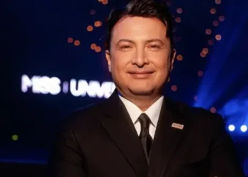 Guatemalteco Mario Búcaro deja dirección de Miss Universo en medio de crisis legal