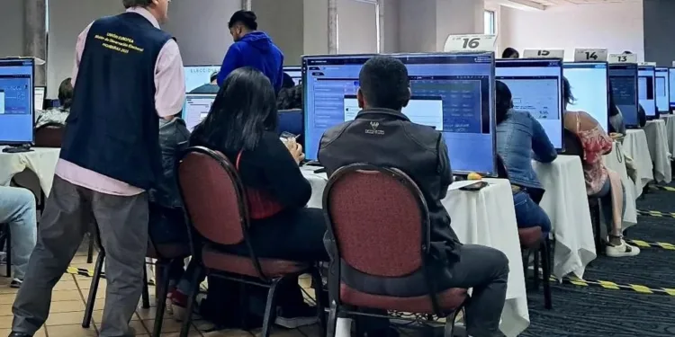Consejeros electorales en Honduras enfrascados en batalla de acusaciones en medio del escrutinio especial