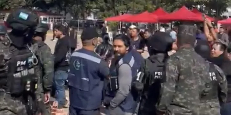 Crisis en Honduras: consejera denuncia disturbios en centro electoral y Mel Zelaya convoca a movilizaciones