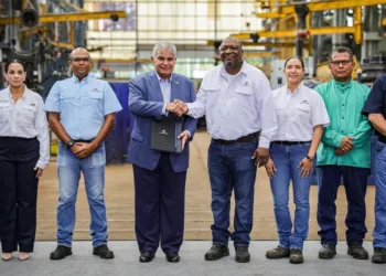 Mulino recibe $2,965 millones en dividendos del Canal de Panamá para inversión pública