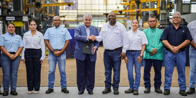 Mulino recibe $2,965 millones en dividendos del Canal de Panamá para inversión pública