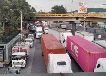 Tráfico vehicular en Guatemala se intensifica en fiestas navideñas y fin de año, advierten autoridades de Tránsito