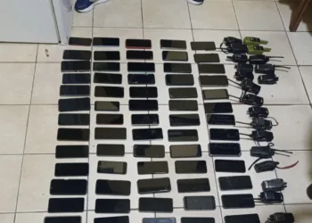 Decomisan más de 100 celulares y objetos prohibidos durante requisa en prisión guatemalteca