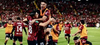 Alajuelense campeón en Costa Rica tras vencer 3-1 al Saprissa en el partido de vuelta