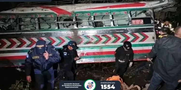 Accidente de autobús en Guatemala deja 15 fallecidos en el kilómetro 172 de la ruta Interamericana