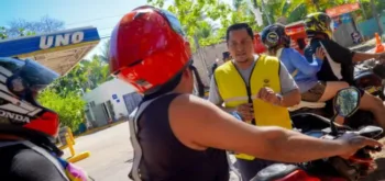 Uso obligatorio de cascos certificados para motociclistas y acompañantes entra en vigencia este lunes en El Salvador