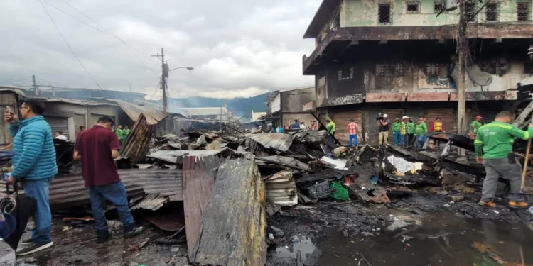 Honduras: Incendio en mercado de San Pedro Sula deja decenas de negocios destruidos