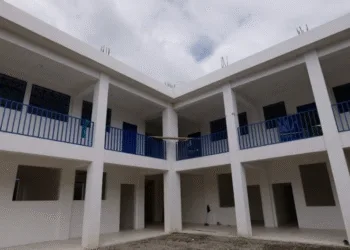 Guatemala abrirá 504 nuevos institutos de secundaria en 2026