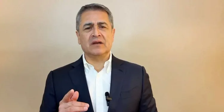 El indultado expresidente Hernández afirma que Nasry Asfura ganó las elecciones de Honduras y denuncia maniobras para revertir el resultado