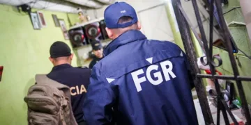 Autoridades salvadoreñas desarticulan banda que ofrecía visas falsas de trabajo en EEUU