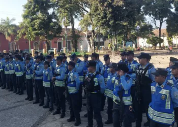 Policías “de escala básica” de Honduras anuncian paro nacional por reclamos salariales
