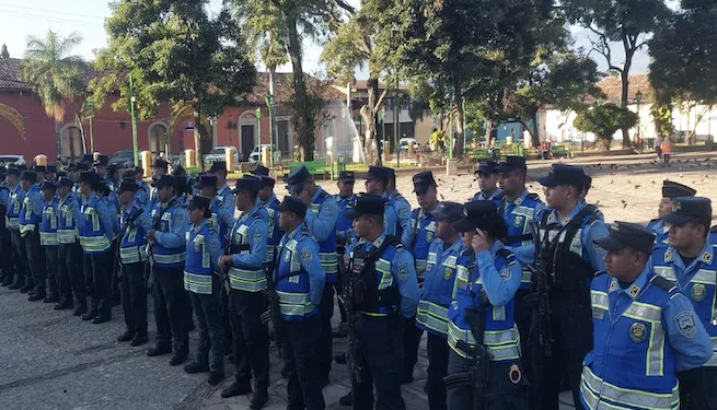 Policías “de escala básica” de Honduras anuncian paro nacional por reclamos salariales
