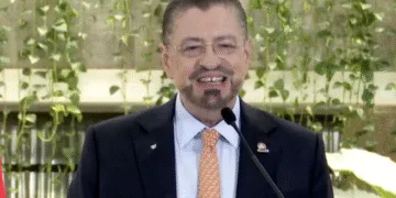 Tribunal electoral costarricense anuncia que reactivará proceso contra Chaves tras fin de su mandato