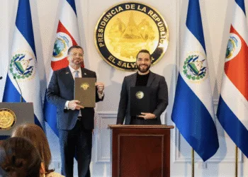 Presidente costarricense respalda modelo de seguridad aplicado por Bukele y rechaza que sea un dictador