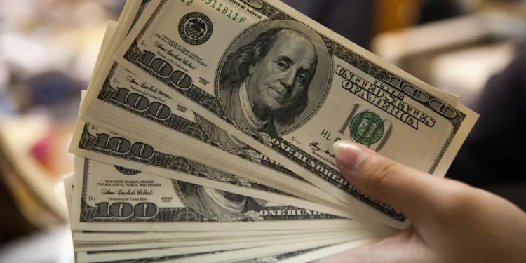 Costa Rica enfrenta presión por la caída del dólar: sectores alertan pérdida de competitividad