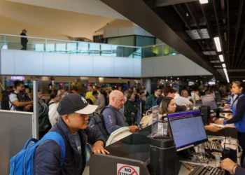 Guatemala vive un día récord en el Aeropuerto La Aurora por el intenso flujo de viajeros de fin de año